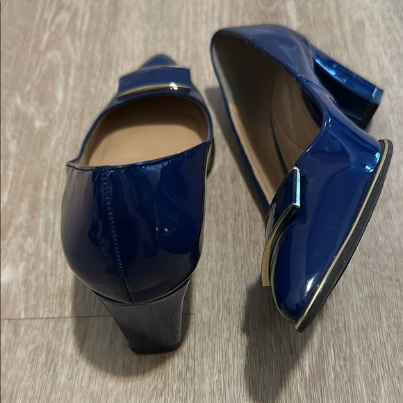 Andrew Geller Blue and Gold Heels with Pointed Toe - Picture 4 of 4
